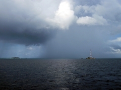 Regen über der Nachbarinsel